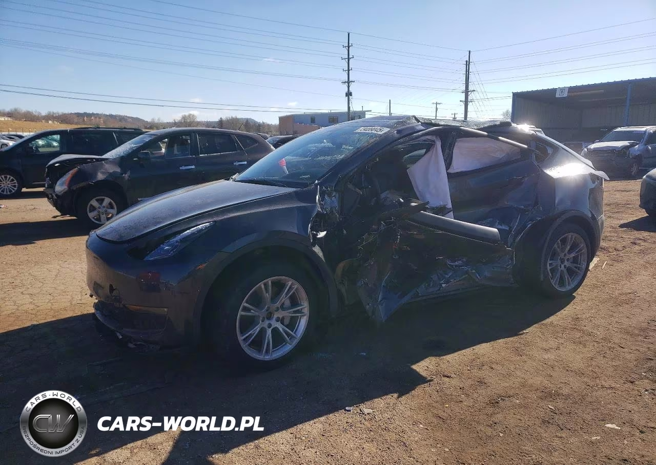 2024 Tesla Model Y – zdjęcie 1 z 12