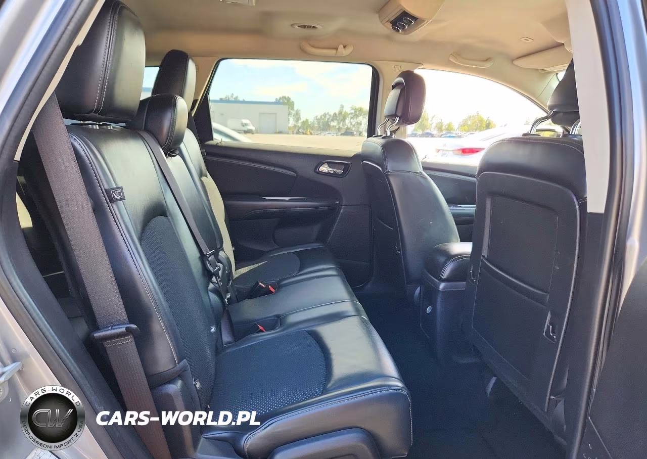 2018 Dodge Journey Crossroad VIN:3C4PDCGG8JT156993 - 10