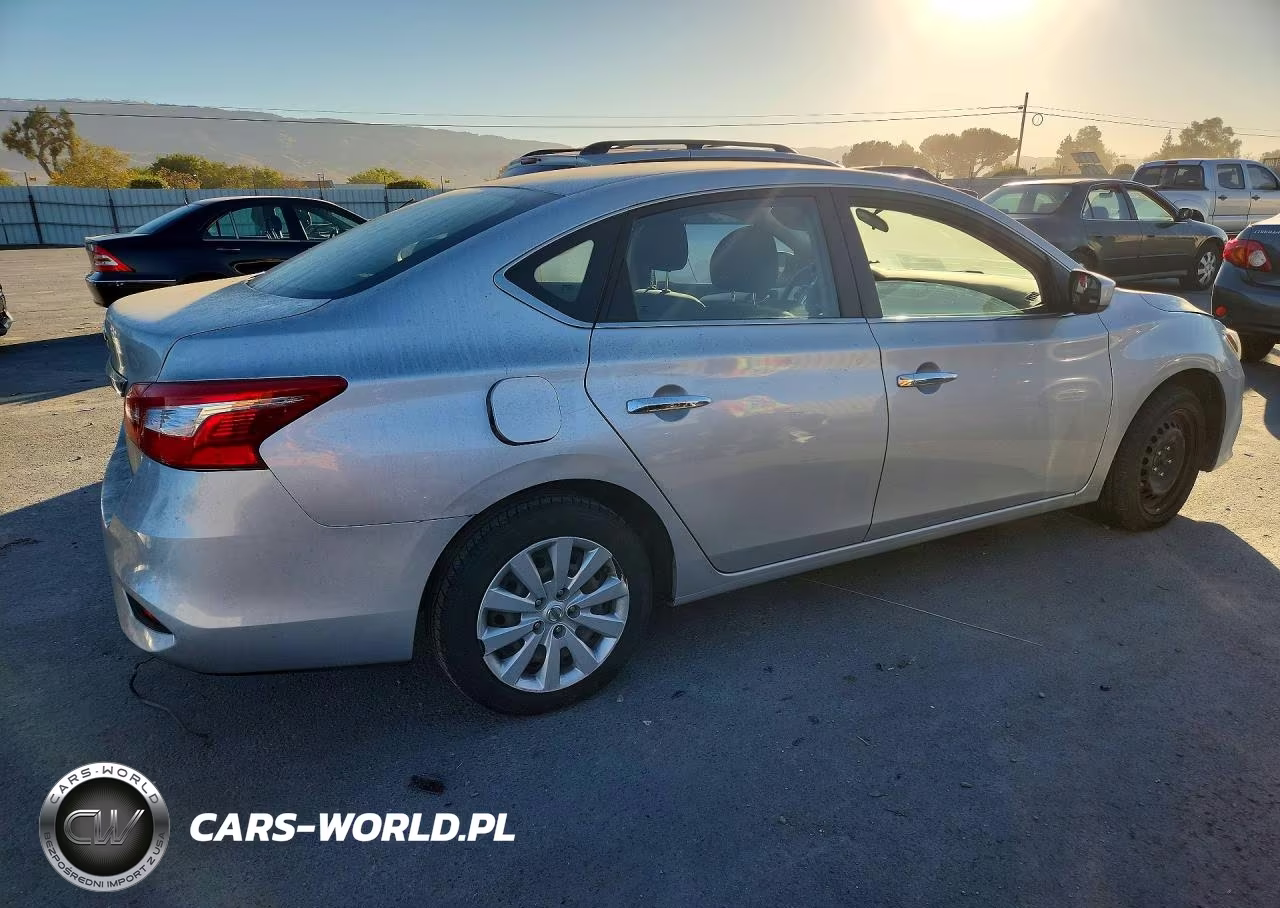 2018 Nissan Sentra S VIN:3N1AB7AP0JY276966 - 3