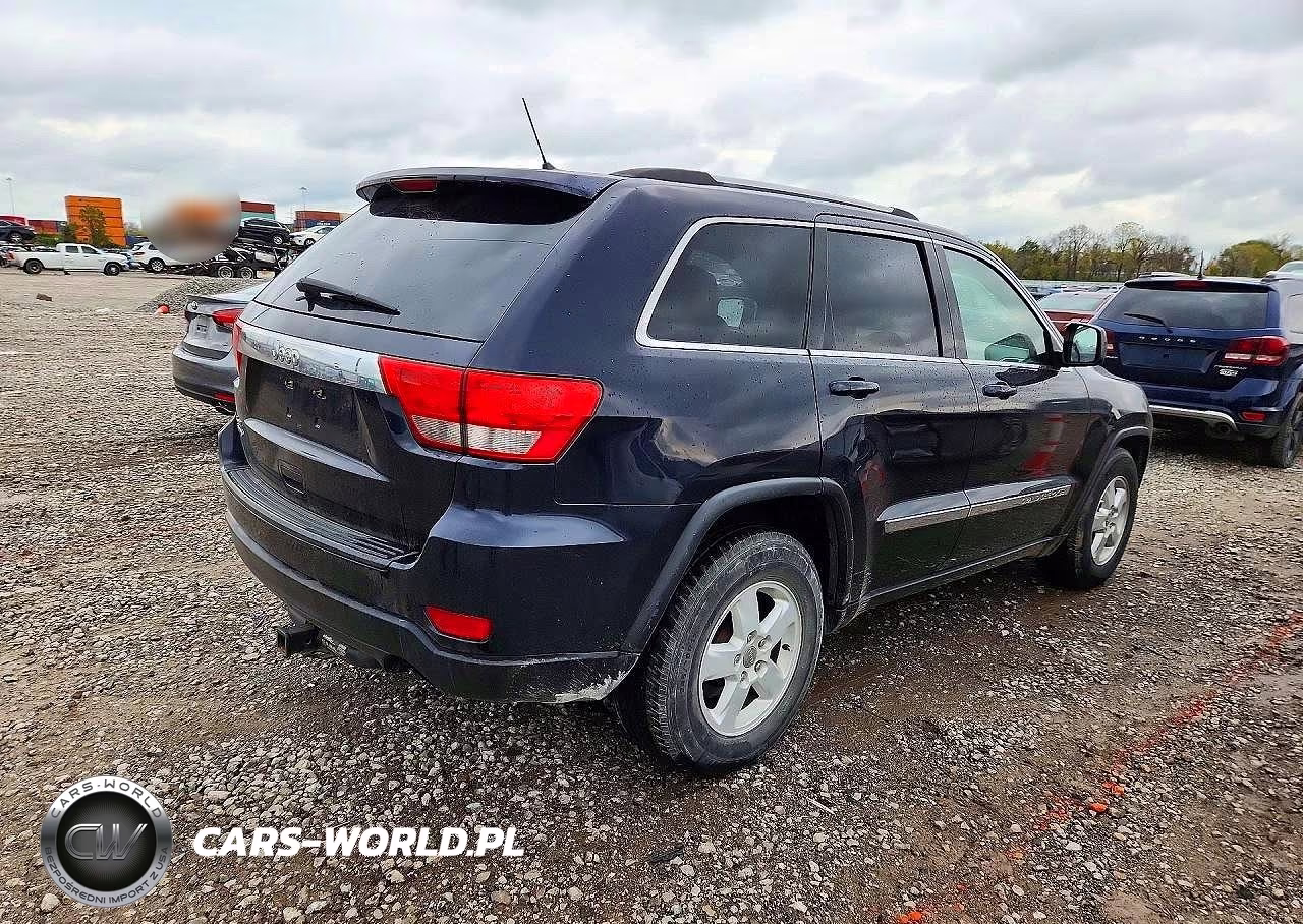 2011 Jeep Grand Cherokee Laredo VIN:1J4RR4GG1BC572150 - 3