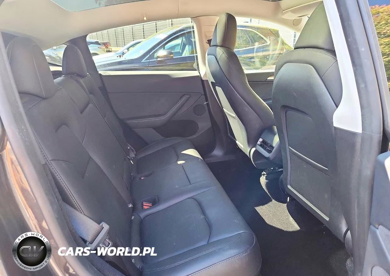 2025 Tesla Model Y VIN:7SAYGDEE4SA360144 - 10