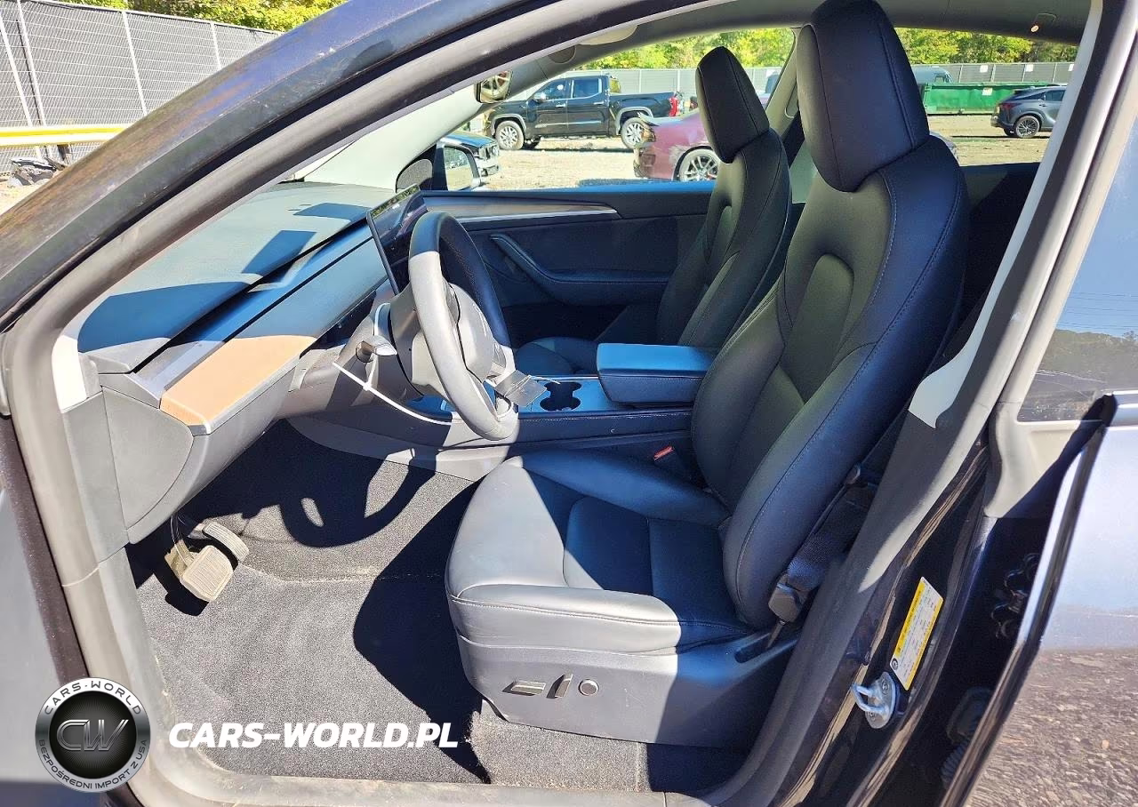 2025 Tesla Model Y VIN:7SAYGDEE4SA360144 - 7
