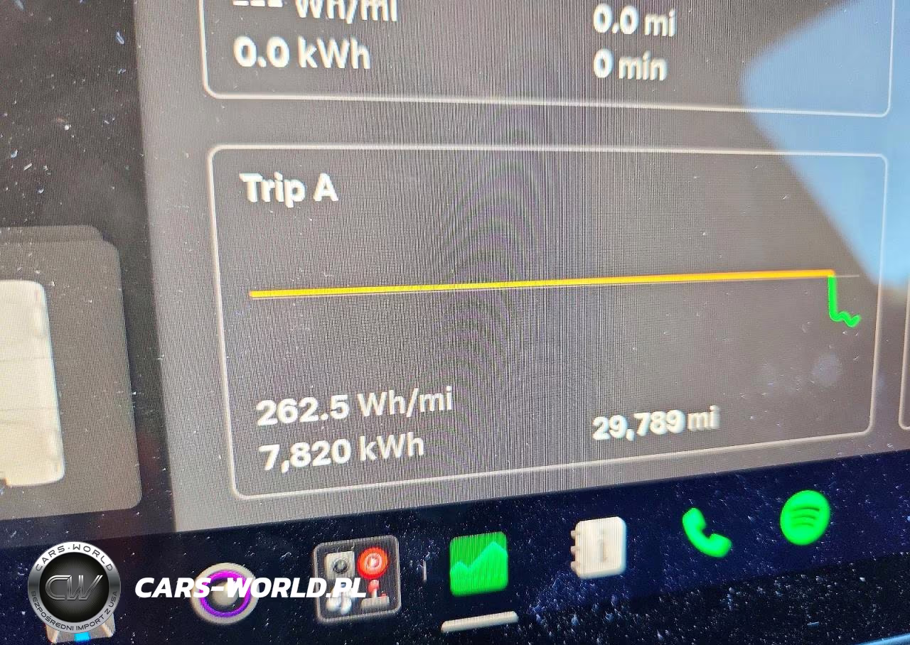 2025 Tesla Model Y VIN:7SAYGDEE4SA360144 - 9