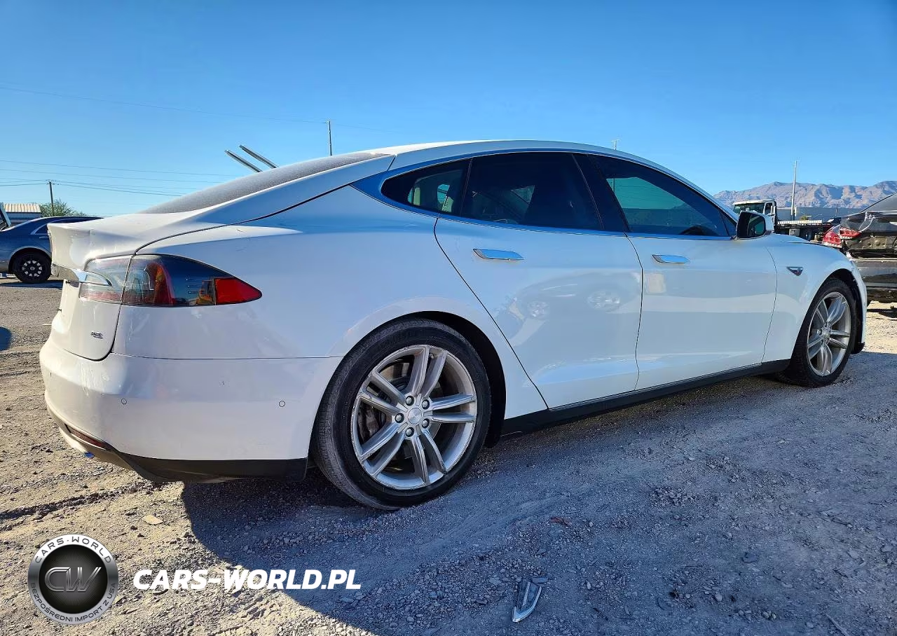 2014 Tesla Model S VIN:5YJSA1H11EFP68183 - 3