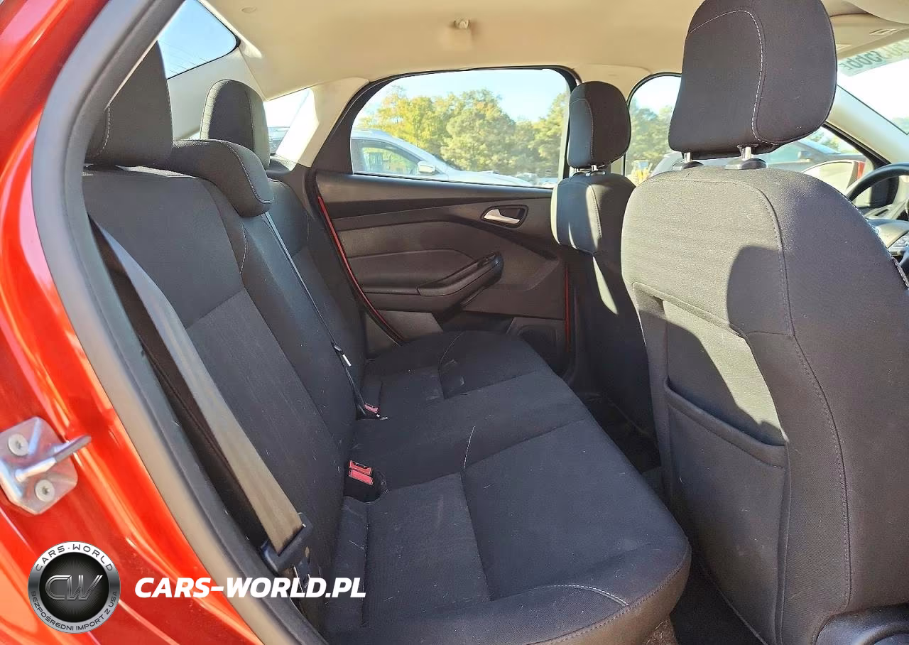 2018 Ford Focus Se VIN:1FADP3FE2JL238889 - 10