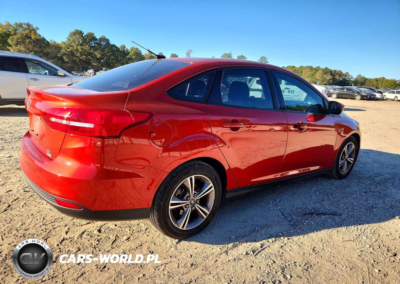 2018 Ford Focus Se VIN:1FADP3FE2JL238889 - 3