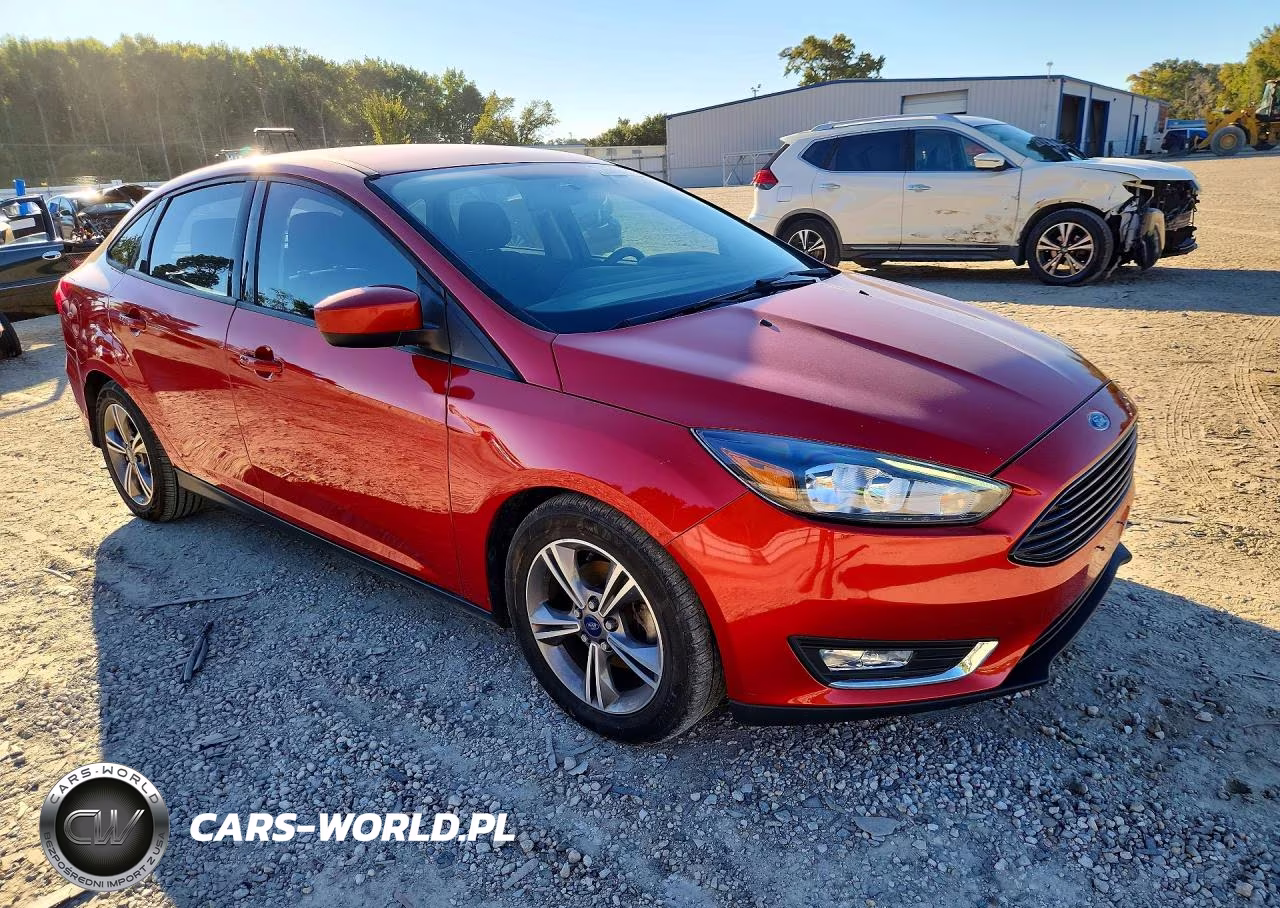 2018 Ford Focus Se VIN:1FADP3FE2JL238889 - 4