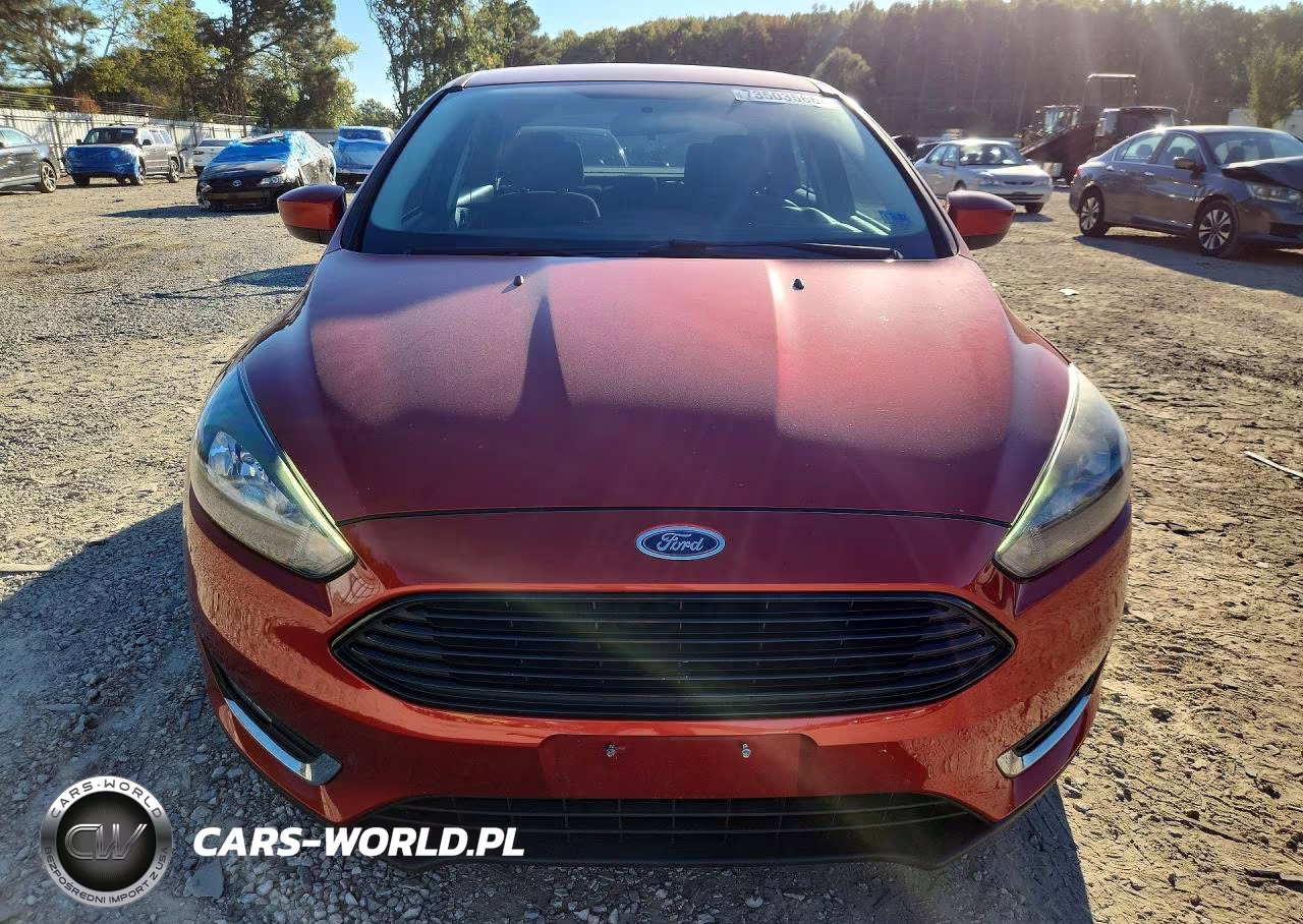 2018 Ford Focus Se VIN:1FADP3FE2JL238889 - 5