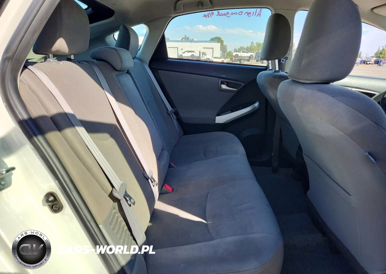 2015 Toyota Prius Two VIN:JTDKN3DU7F0450892 - 10