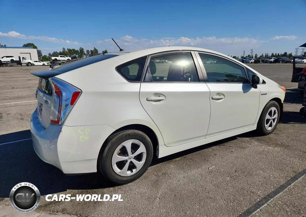 2015 Toyota Prius Two VIN:JTDKN3DU7F0450892 - 3