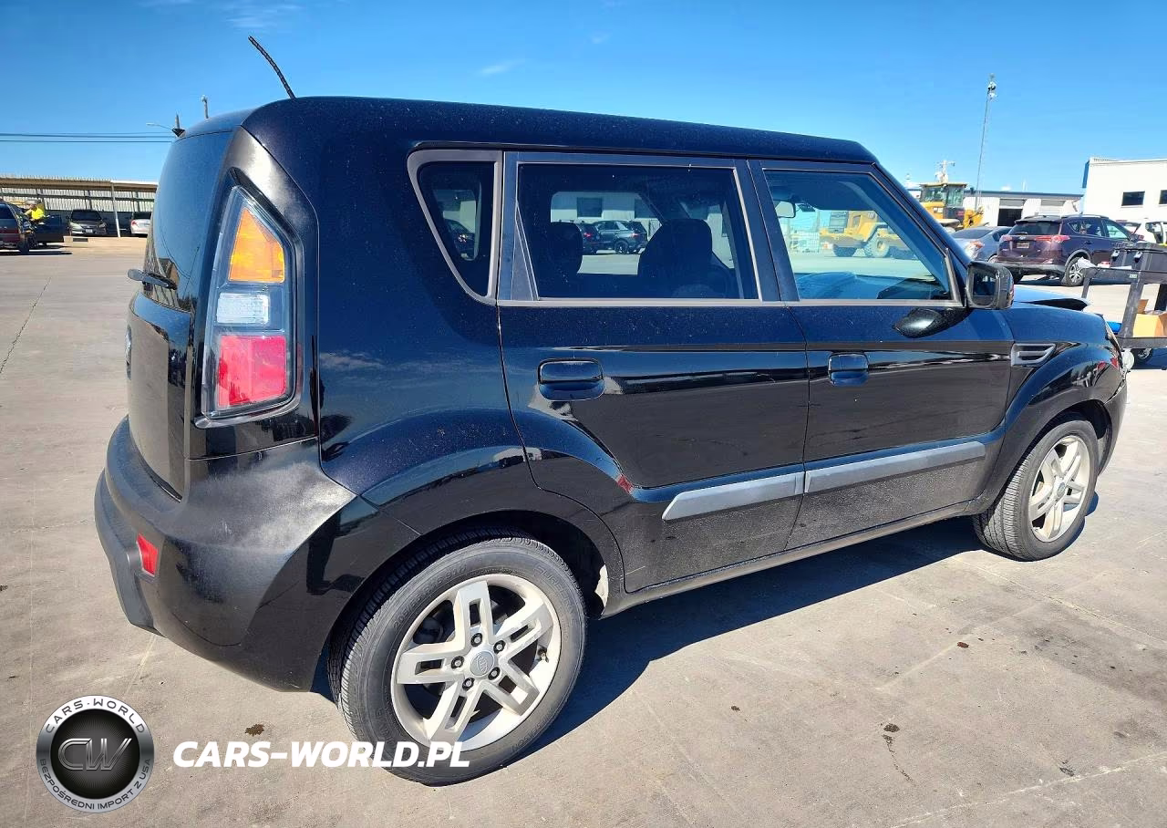 2010 Kia Soul + VIN:KNDJT2A20A7179933 - 3
