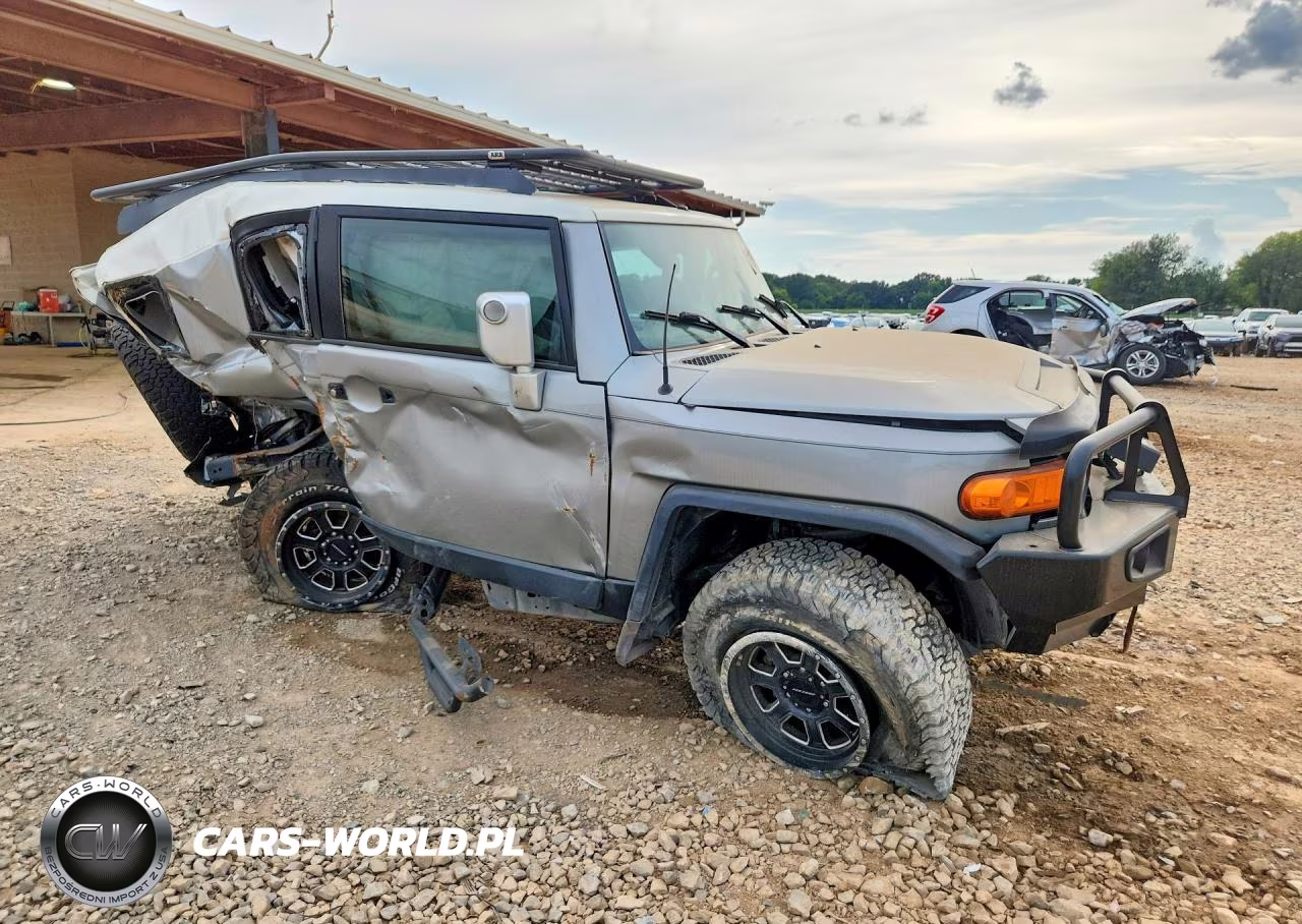 2010 Toyota Fj Cruiser Base VIN:JTEBU4BF0AK074638 - 4