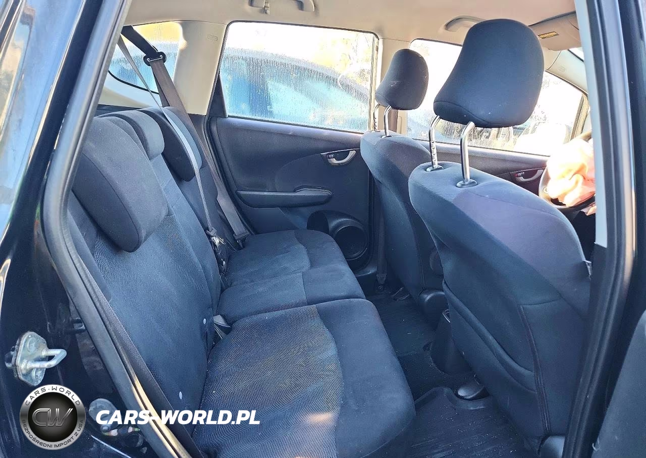 2011 Honda Fit Sport VIN:JHMGE8H52BC026095 - 10