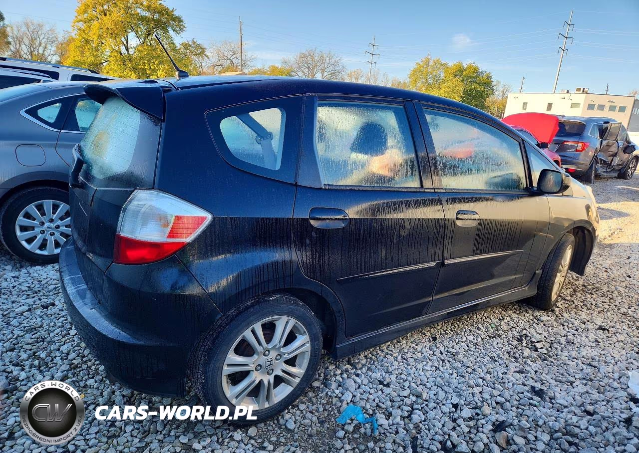 2011 Honda Fit Sport VIN:JHMGE8H52BC026095 - 3