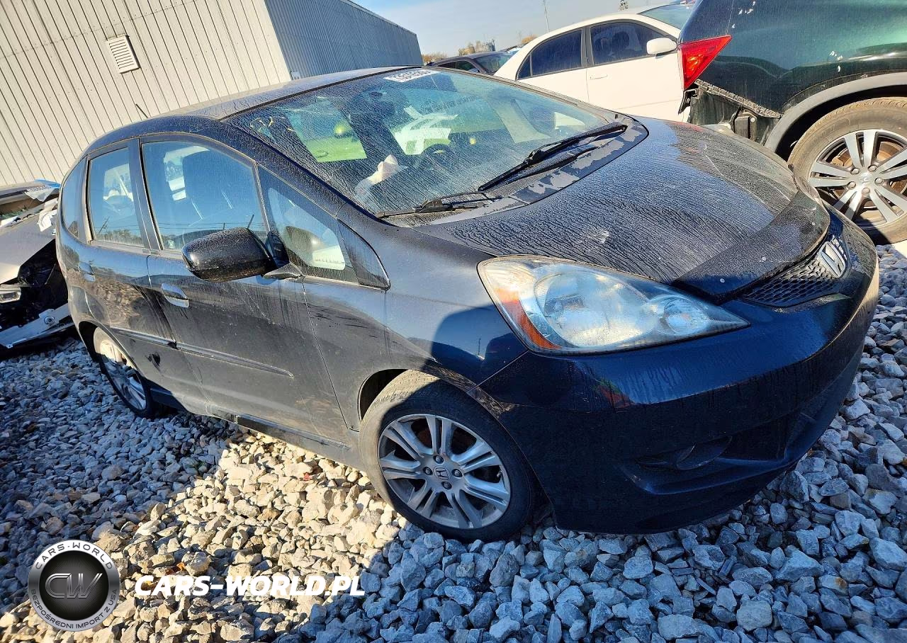 2011 Honda Fit Sport VIN:JHMGE8H52BC026095 - 4