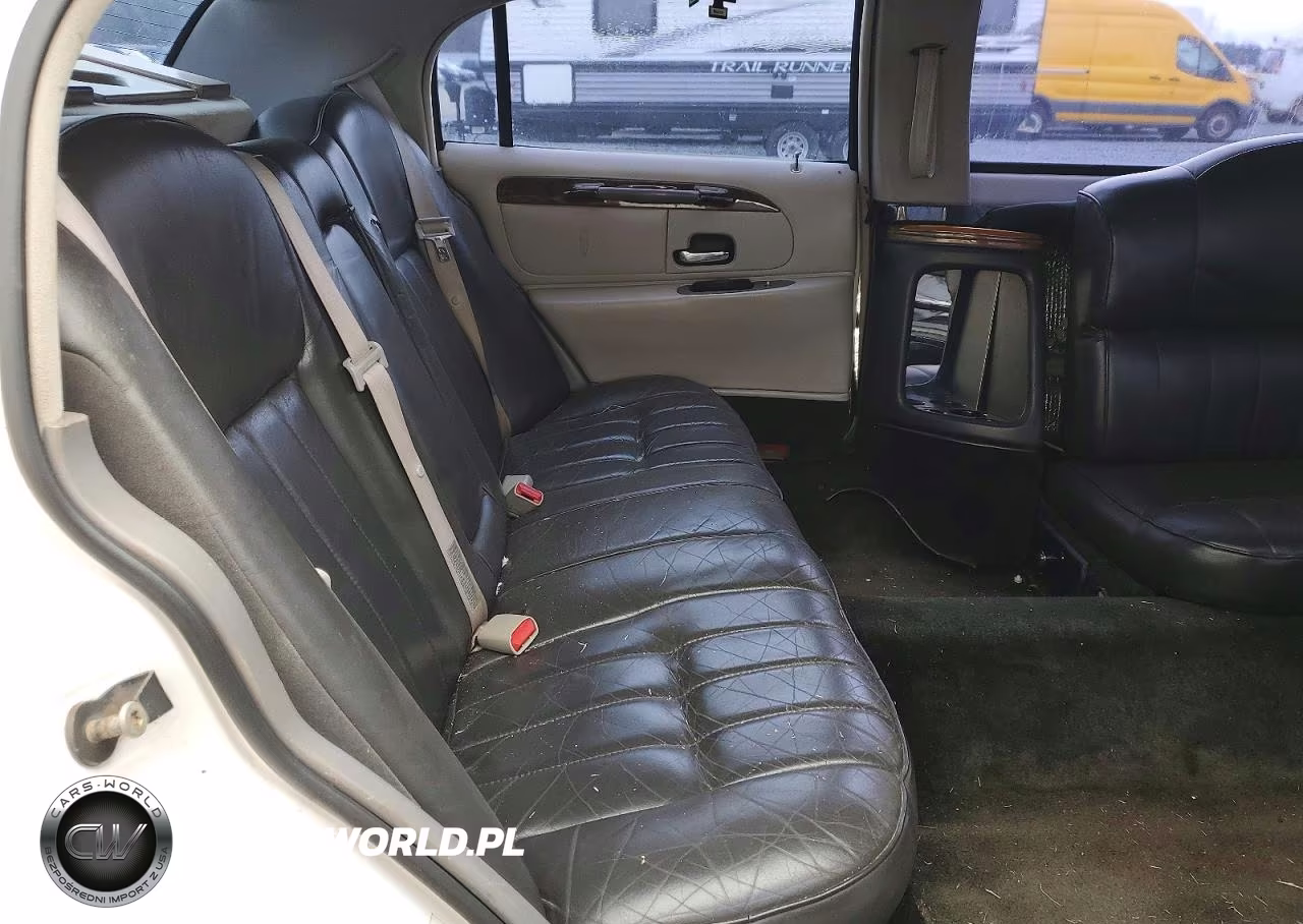 1998 Lincoln Town Car Limousine VIN:1L1FM81W8WY611515 - 10