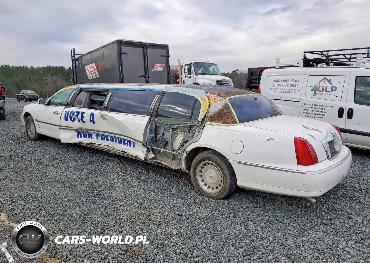 1998 Lincoln Town Car Limousine VIN:1L1FM81W8WY611515 - 2