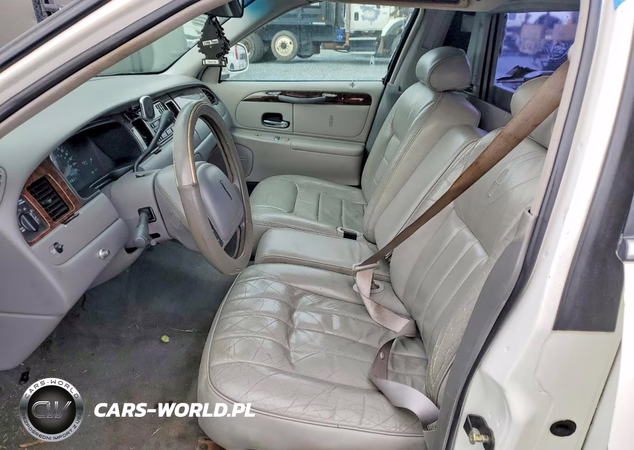 1998 Lincoln Town Car Limousine VIN:1L1FM81W8WY611515 - 7