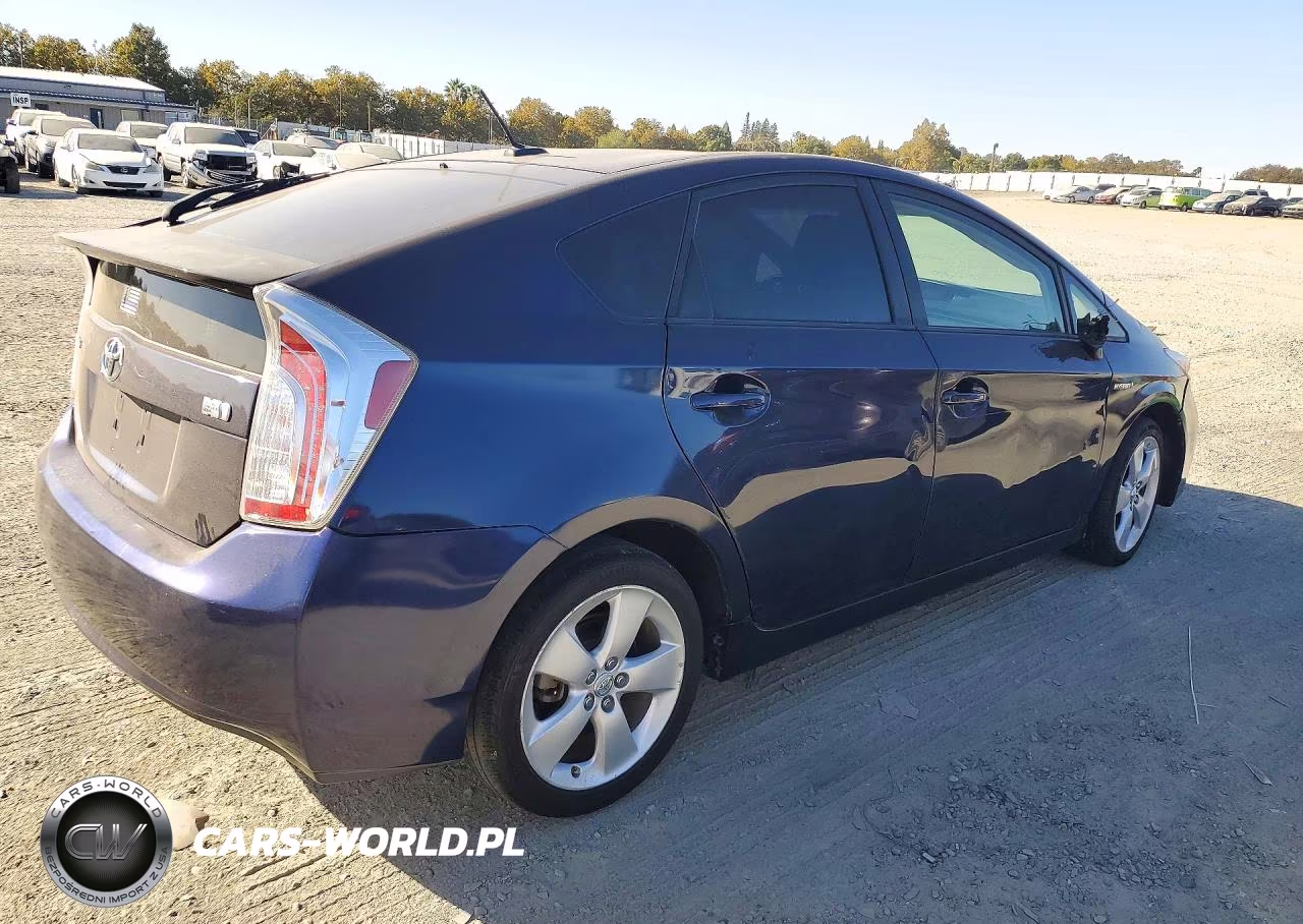 2015 Toyota Prius Five VIN:JTDKN3DU5F0428633 - 3