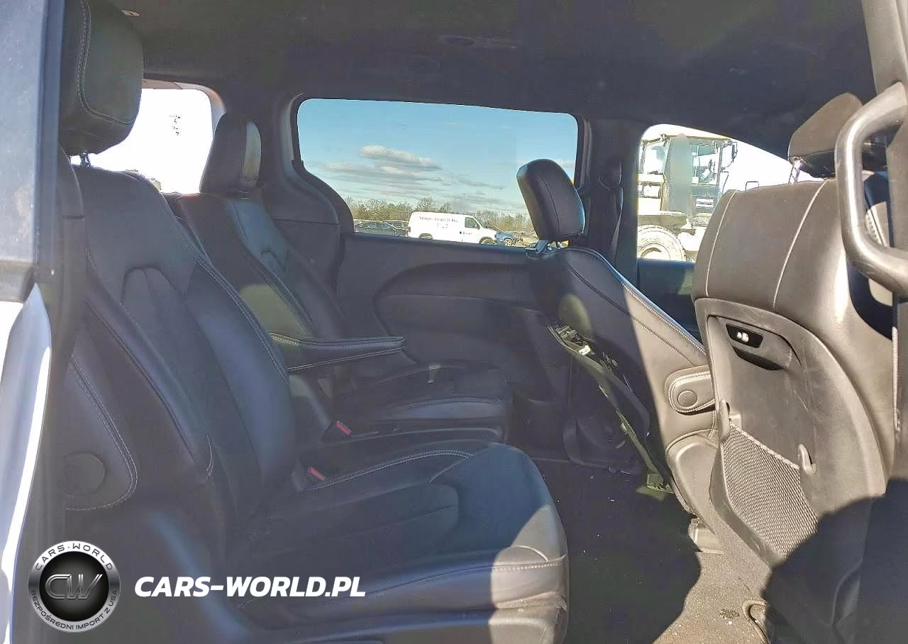 2024 Chrysler Pacifica Hybrid Select VIN:2C4RC1S76RR137851 - 11