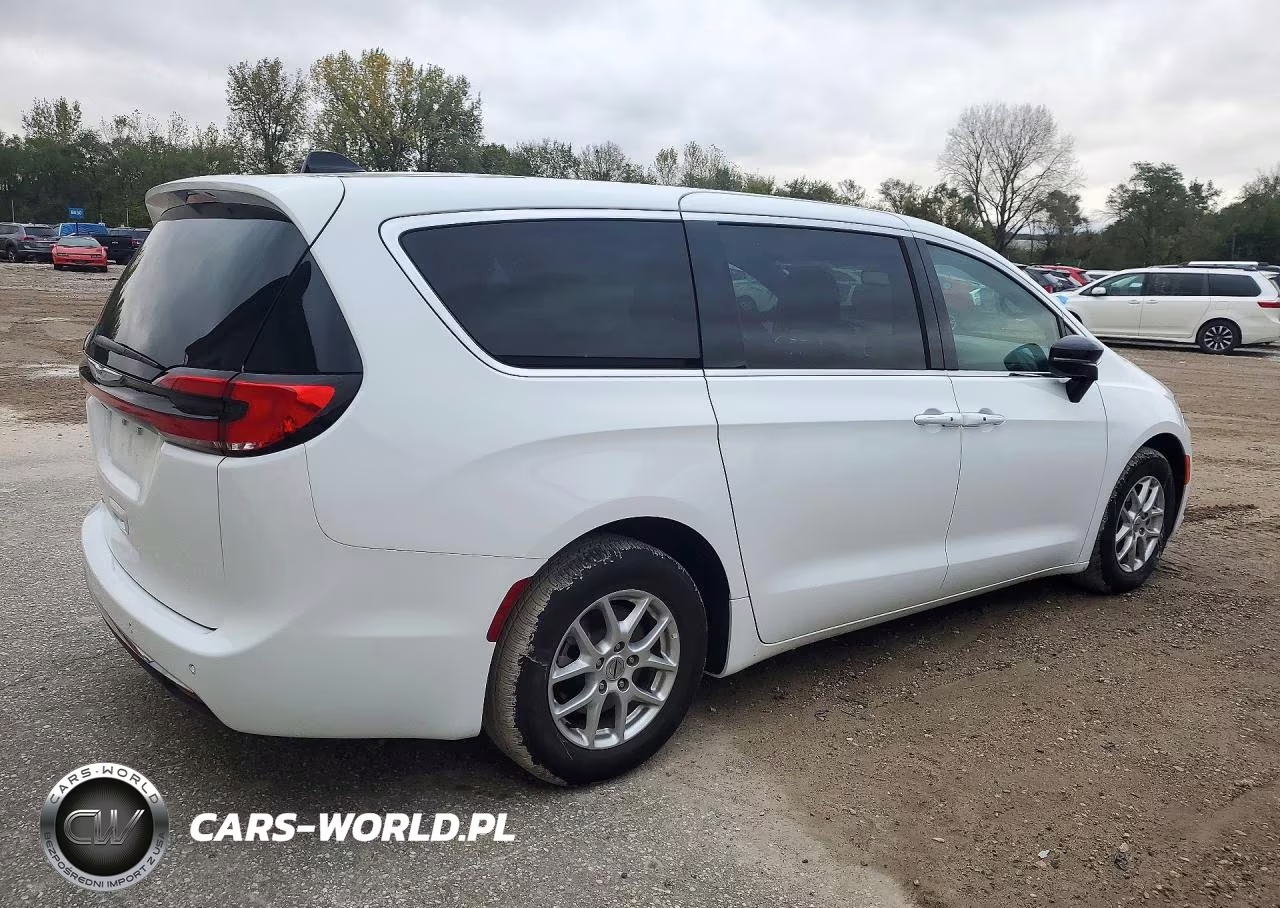 2025 Chrysler Pacifica Select VIN:2C4RC1BG8SR531261 - 3