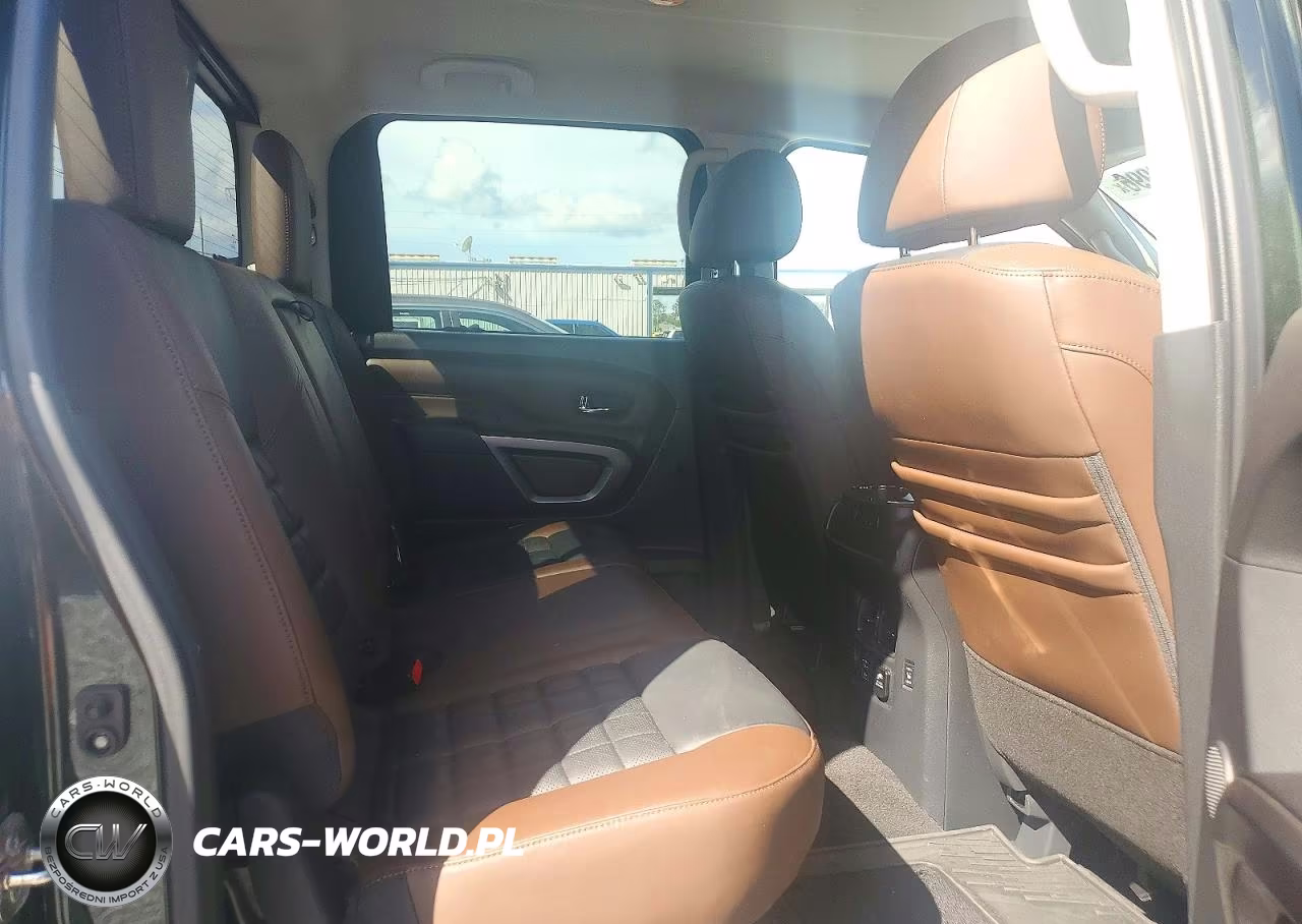2019 Nissan Titan Platinum Reserve VIN:1N6AA1E65KN518015 - 10