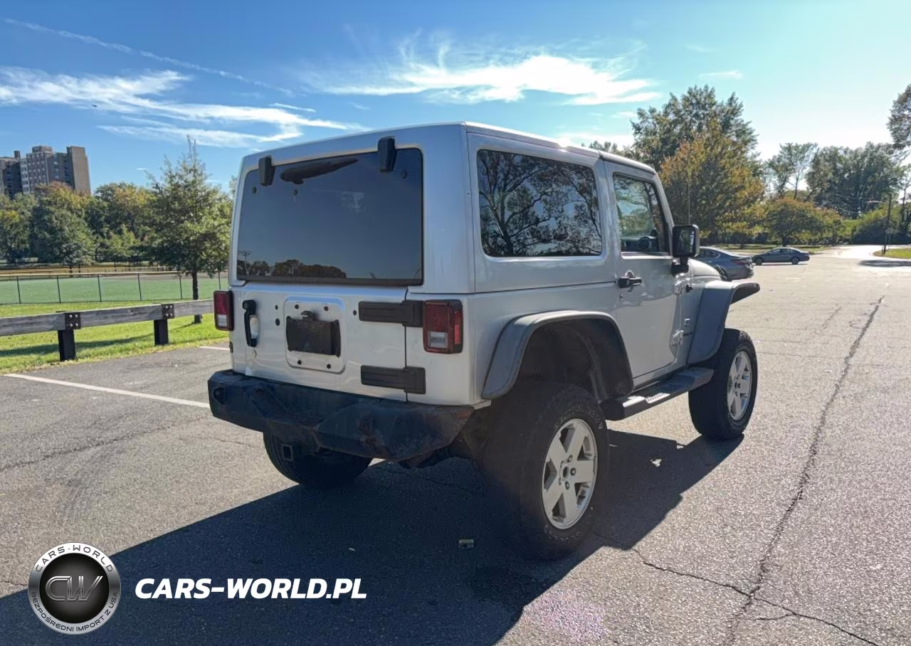 2011 Jeep Wrangler 70Th Anniversary VIN:1J4GA7D13BL579309 - 4
