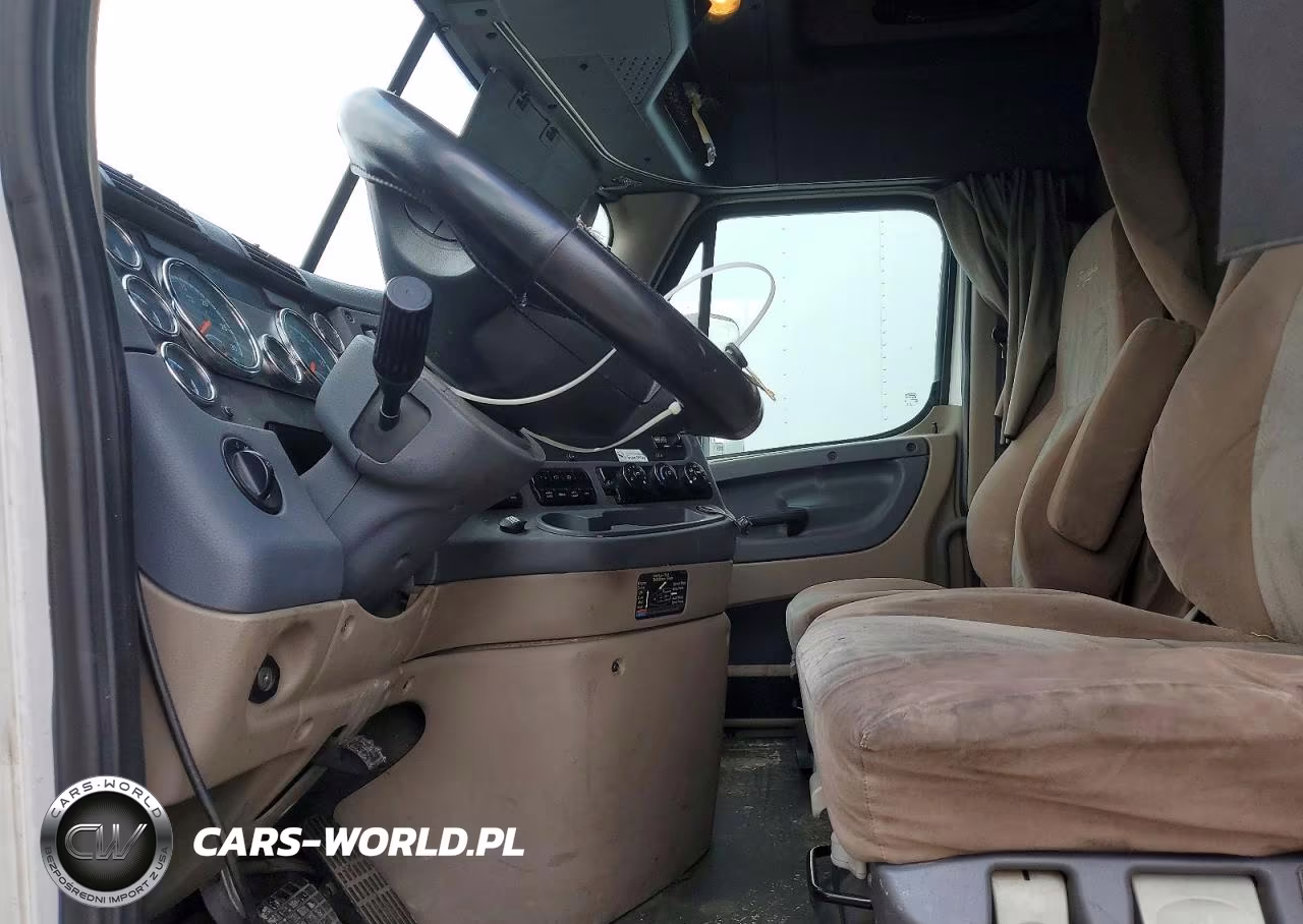 2017 Freightliner Cascadia 125 Semi Truck VIN:3AKJGLDR7HSGY9359 - 7