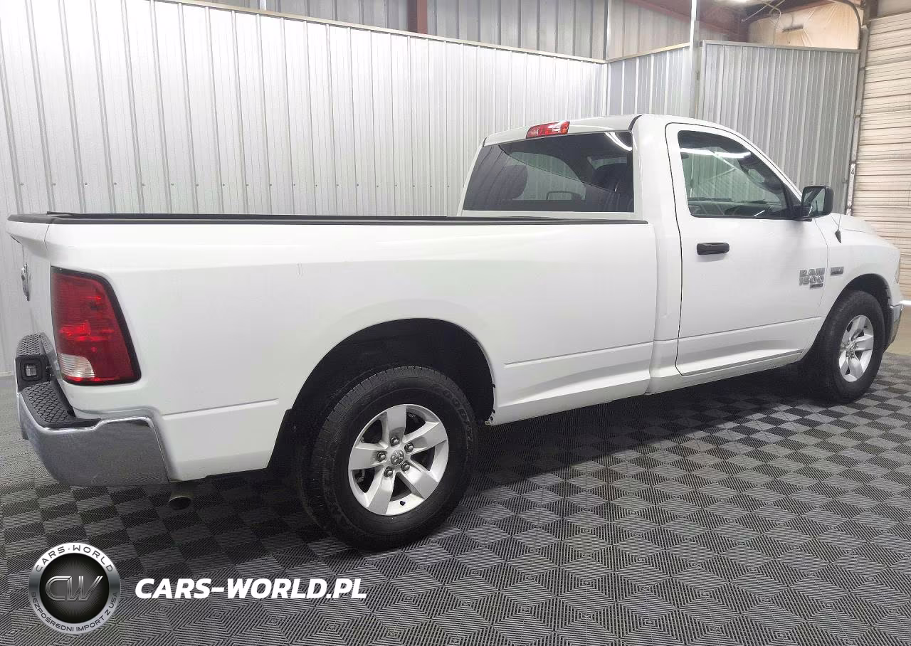 2022 Ram 1500 Classic Tradesman VIN:3C6JR6DT2NG329911 - 3