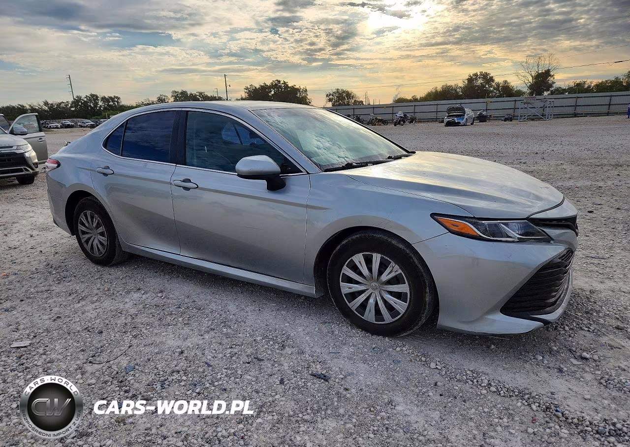 2018 Toyota Camry L VIN:4T1B11HK9JU070751 - 4