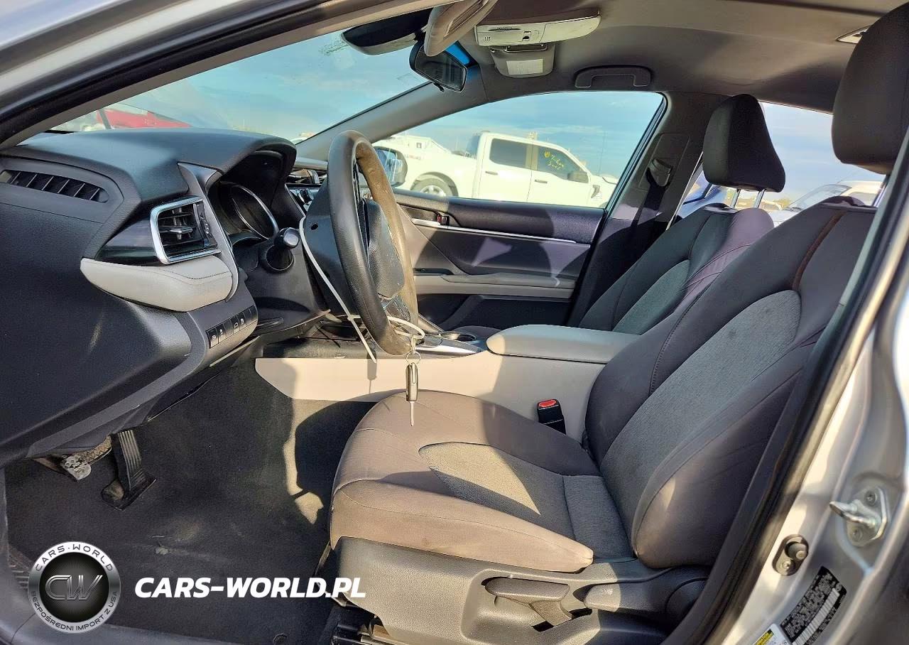 2018 Toyota Camry L VIN:4T1B11HK9JU070751 - 7