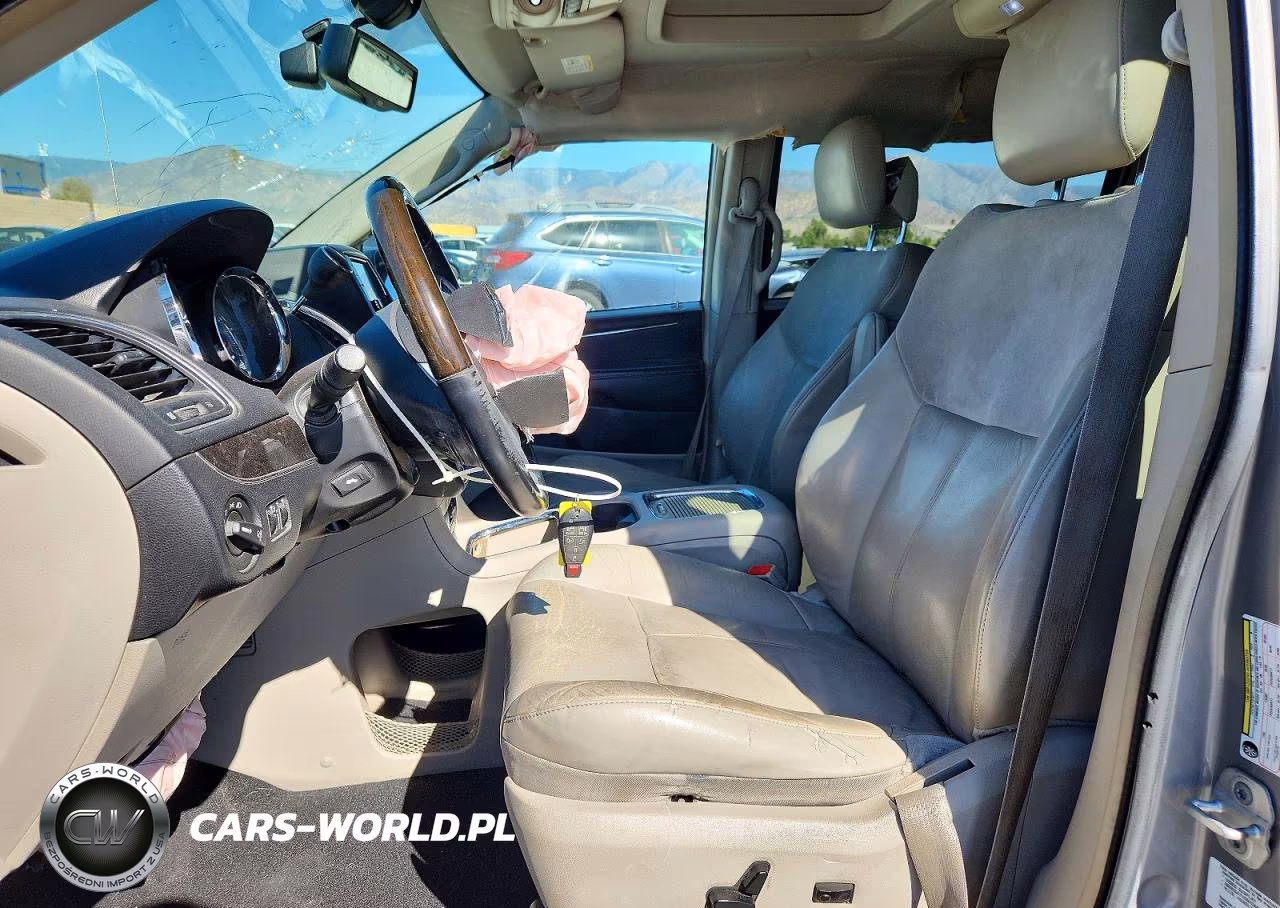 2014 Chrysler Town & Country Limited VIN:2C4RC1GG1ER178102 - 7