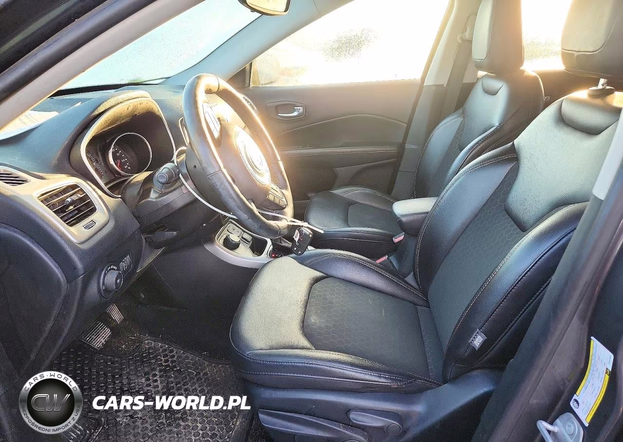 2019 Jeep Compass VIN:3C4NJDBBXKT641929 - 7