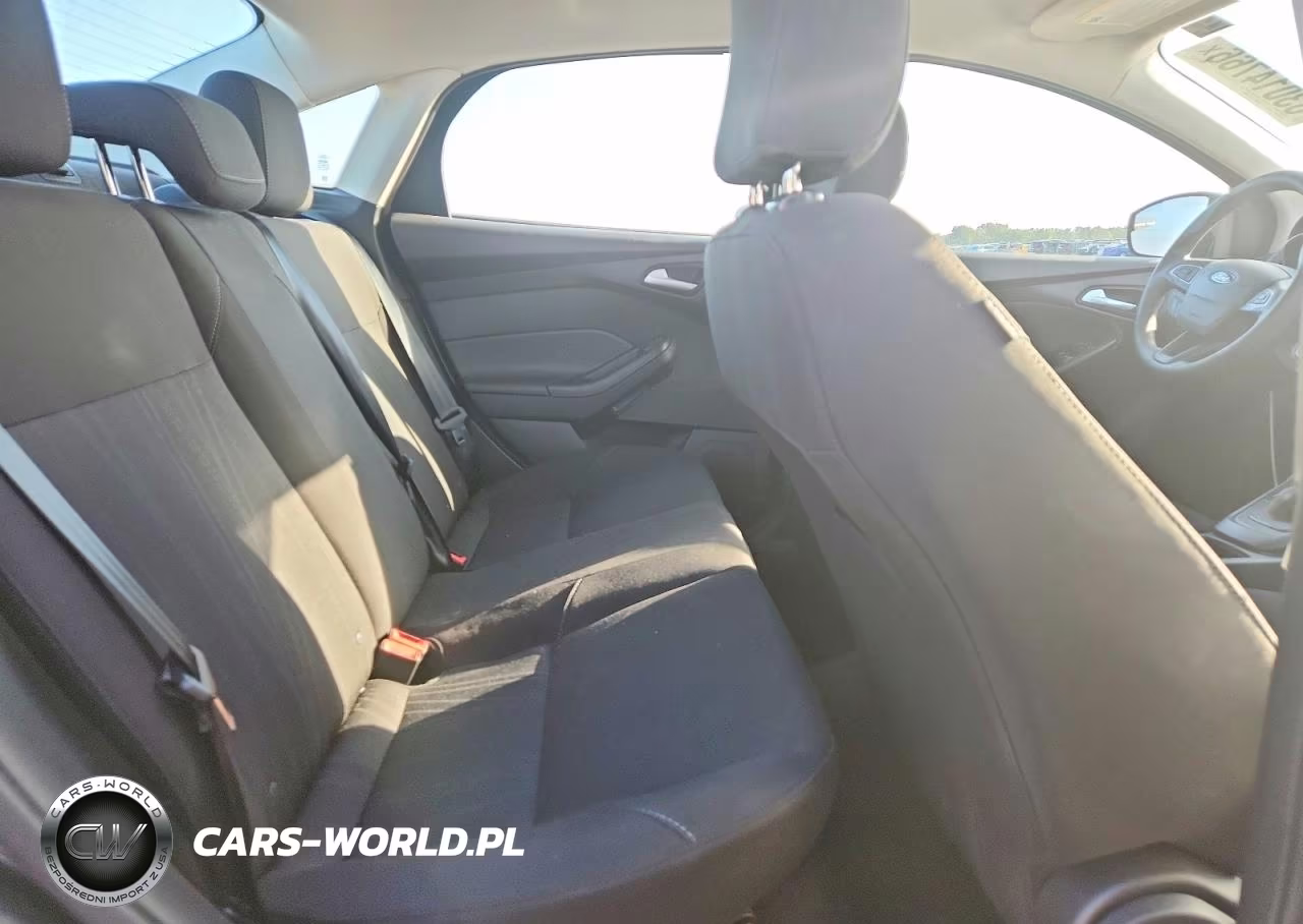2017 Ford Focus Se VIN:1FADP3F22HL280334 - 10