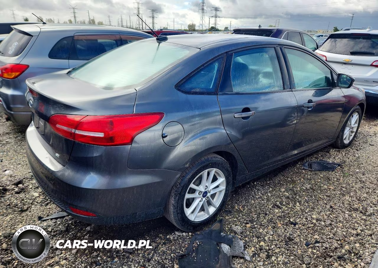 2017 Ford Focus Se VIN:1FADP3F22HL280334 - 3