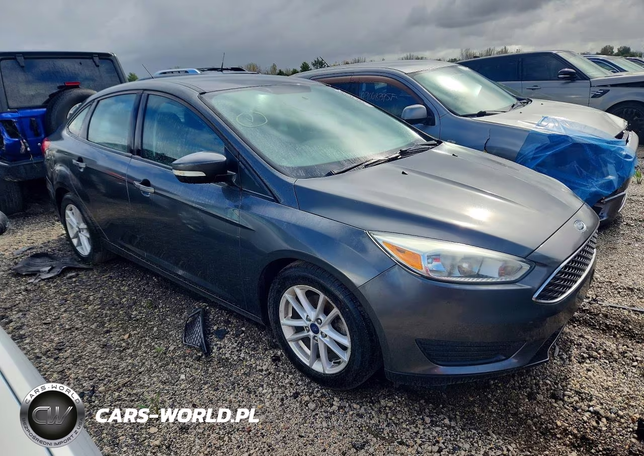 2017 Ford Focus Se VIN:1FADP3F22HL280334 - 4