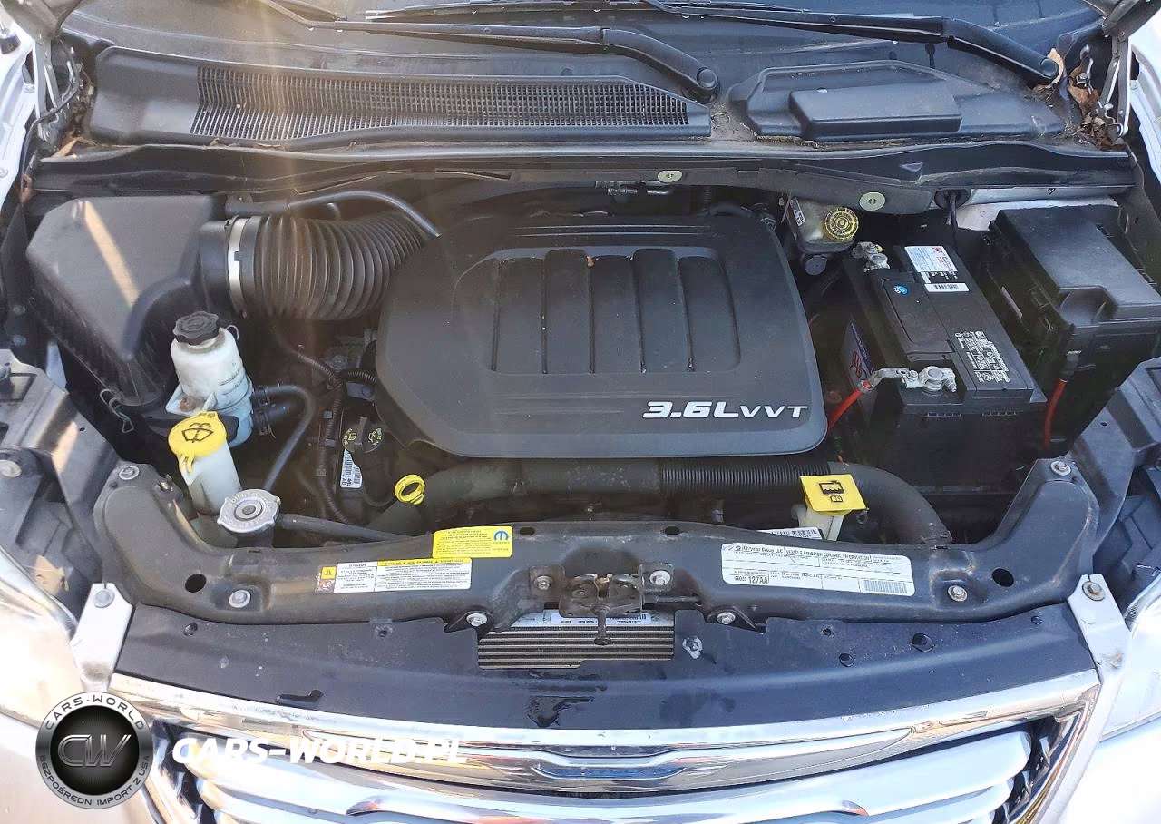 2011 Chrysler Town & Country Touring VIN:2A4RR5DGXBR666917 - 12