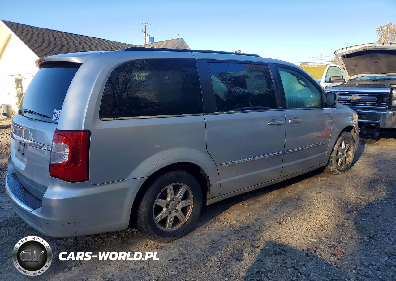 2011 Chrysler Town & Country Touring VIN:2A4RR5DGXBR666917 - 3