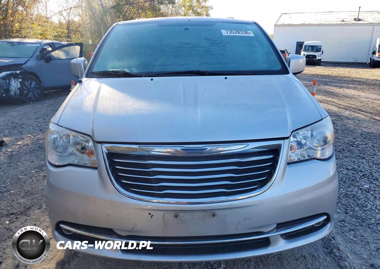 2011 Chrysler Town & Country Touring VIN:2A4RR5DGXBR666917 - 5