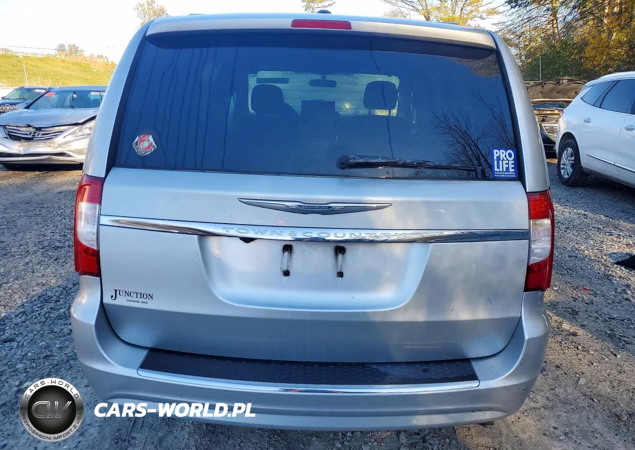 2011 Chrysler Town & Country Touring VIN:2A4RR5DGXBR666917 - 6