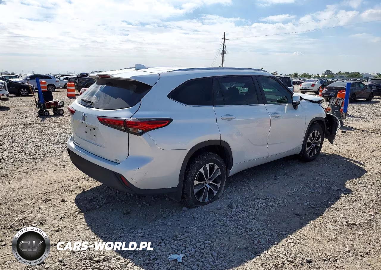 2023 Toyota Highlander Xle VIN:5TDKDRAH1PS008881 - 3