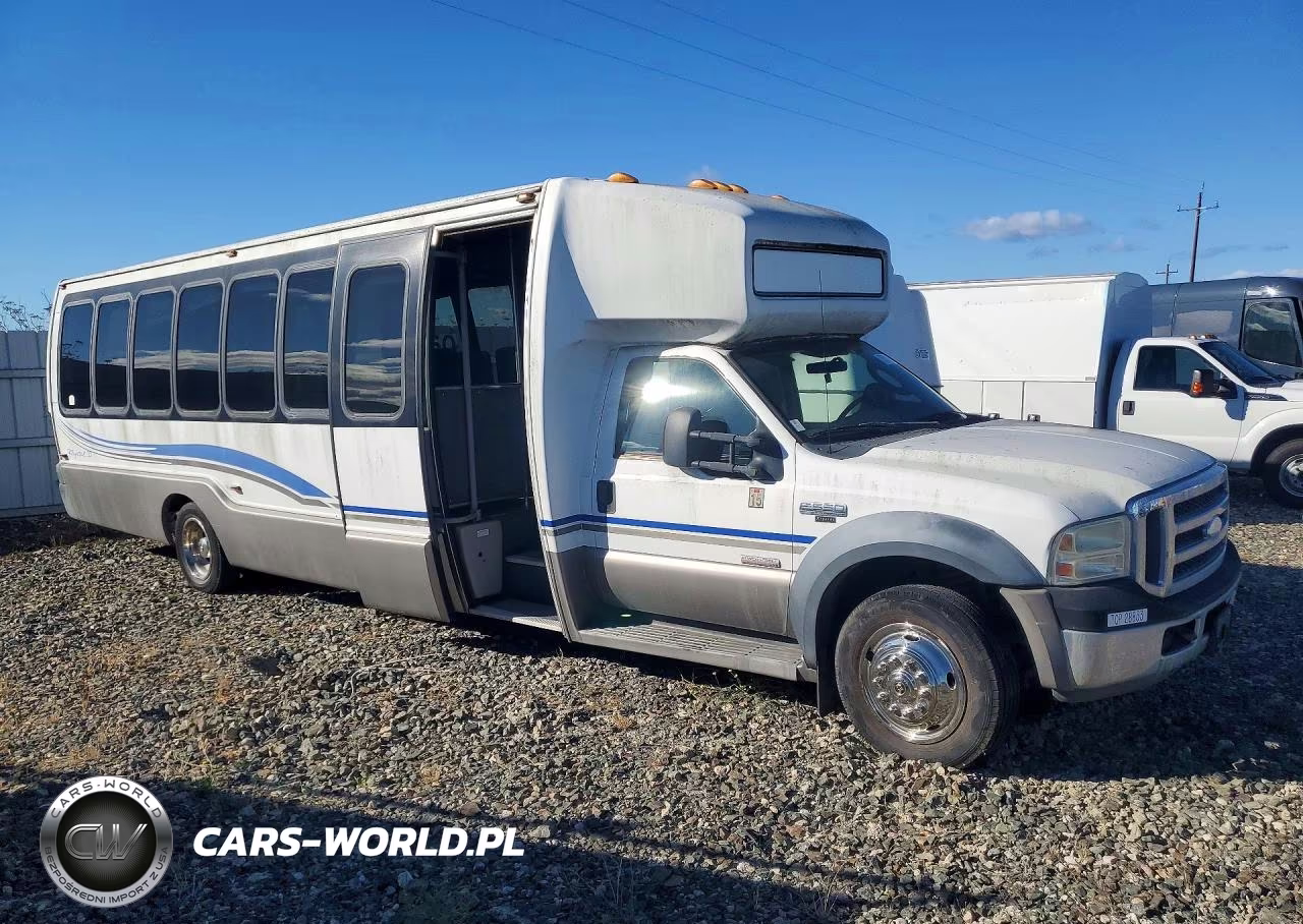 2007 Ford F550 Super Duty Shuttle Bus VIN:1FDAF56P57EB27825 - 4