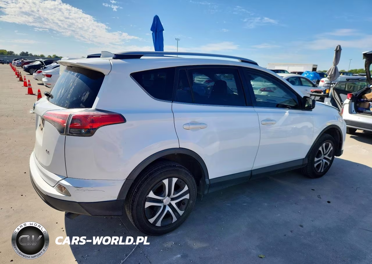 2018 Toyota Rav4 Le VIN:JTMZFREV7JJ752403 - 3