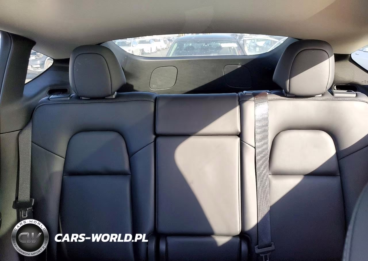 2022 Tesla Model Y VIN:7SAYGDEE7NF443655 - 10