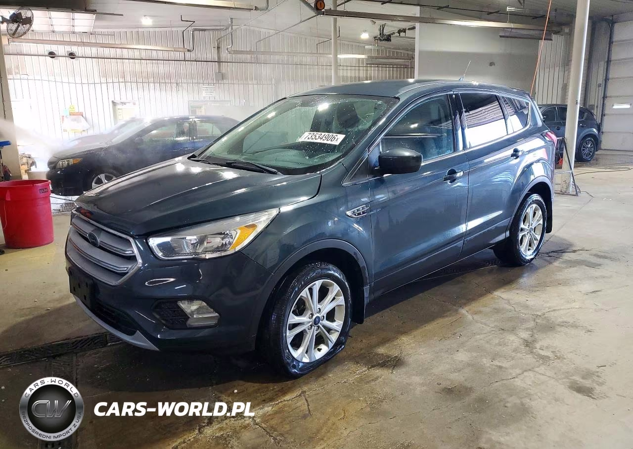 2019 Ford Escape Se VIN:1FMCU9GDXKUA38082 - 1