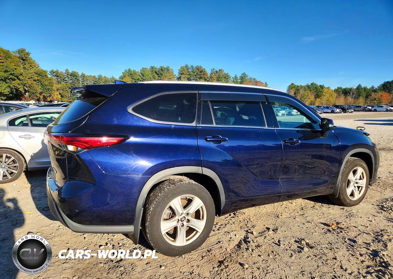 2022 Toyota Highlander Xle VIN:5TDGZRBH5NS575985 - 3