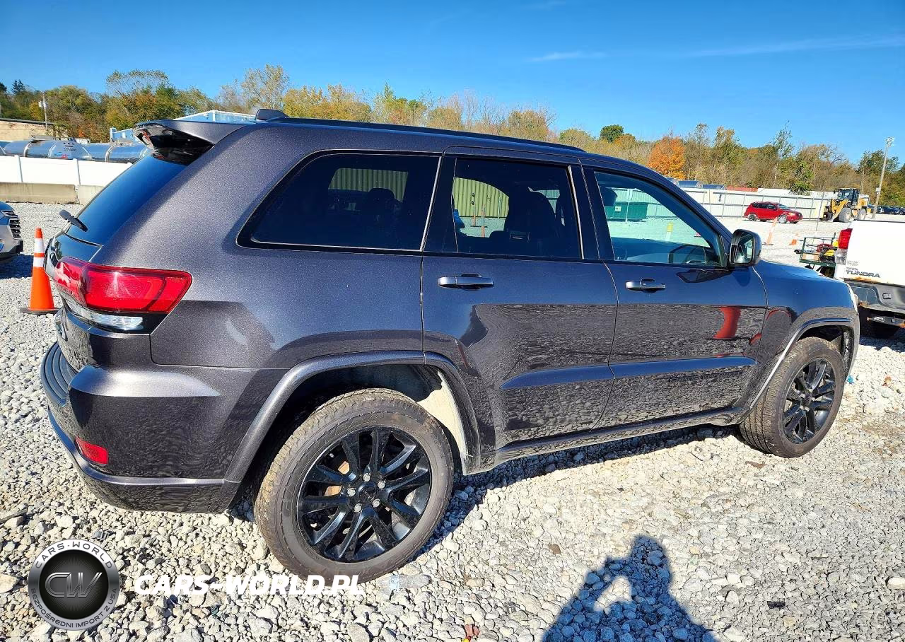 2020 Jeep Grand Cherokee Laredo VIN:1C4RJFAG8LC305154 - 3