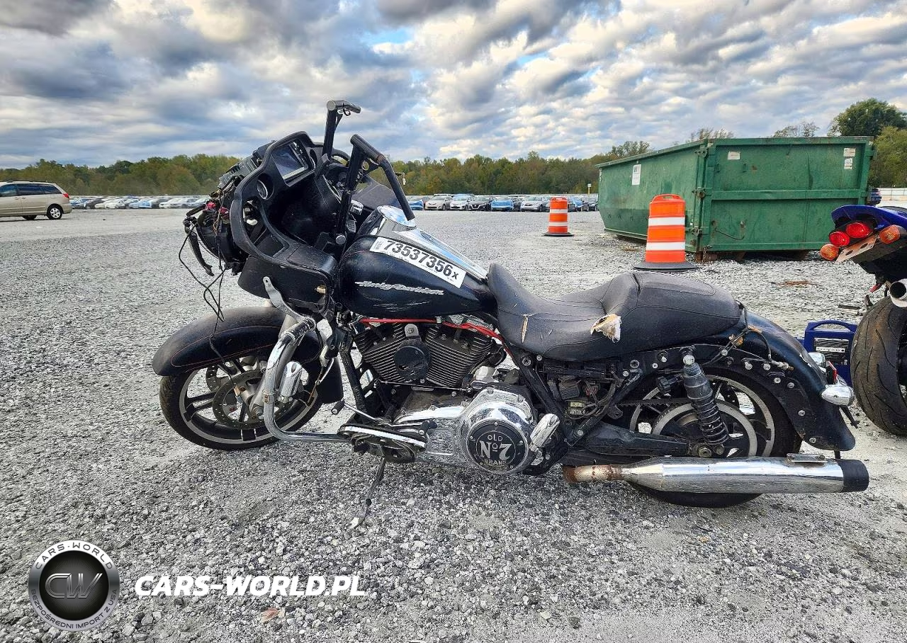 2015 Harley-Davidson Fltrxs Road Glide Special VIN:1HD1KTM1XFB698213 - 3