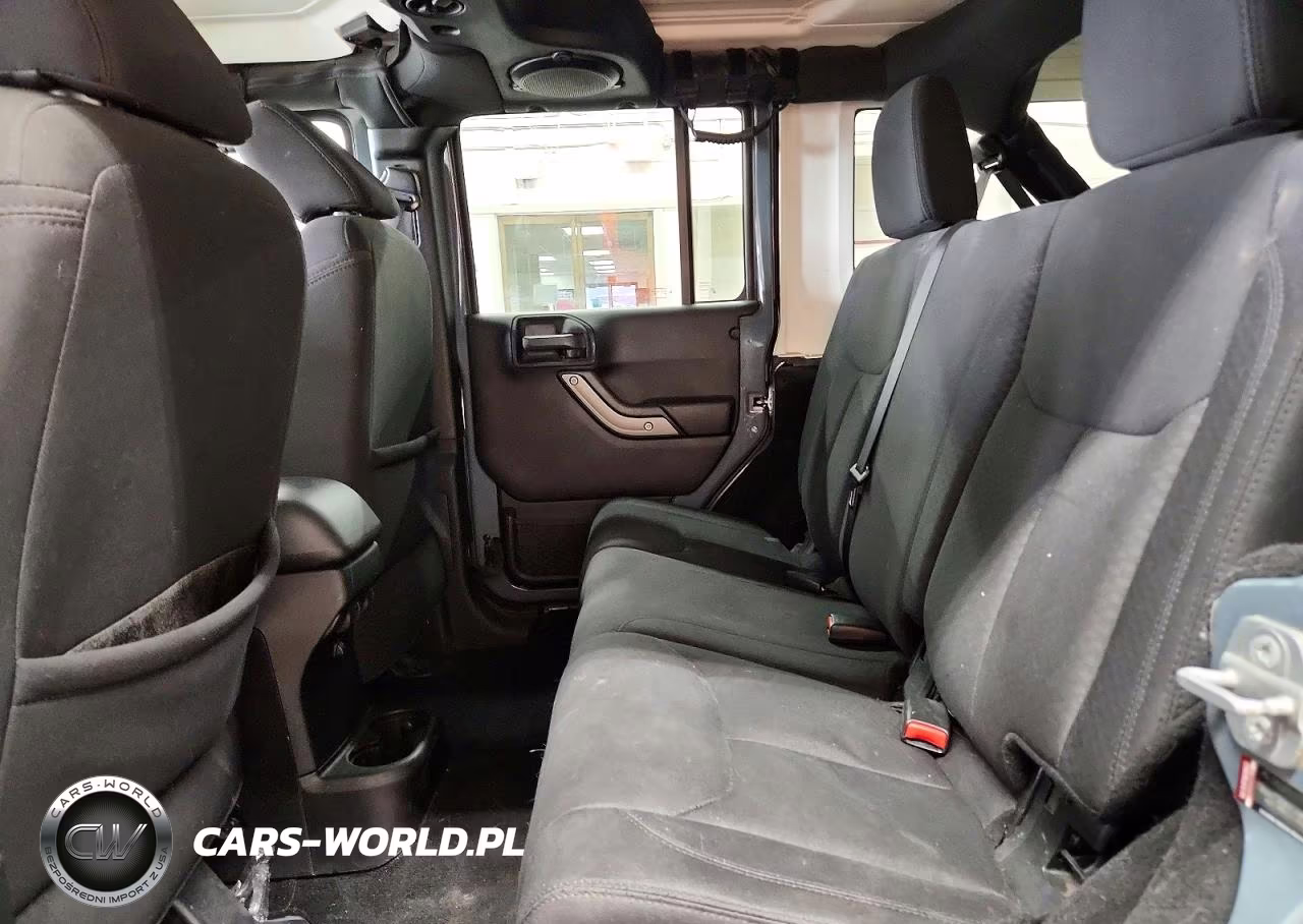 2014 Jeep Wrangler Unlimited Sport VIN:1C4BJWDG1EL158563 - 10