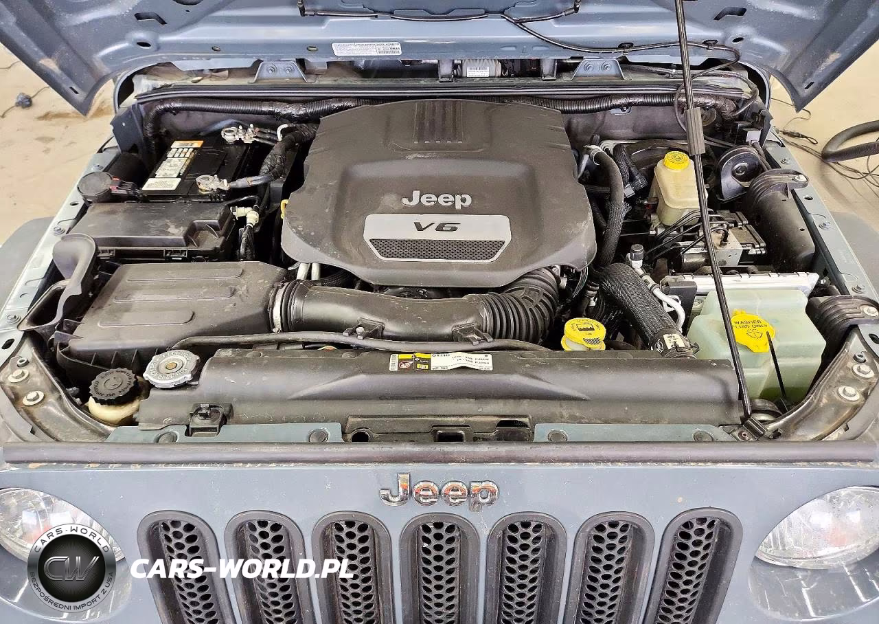 2014 Jeep Wrangler Unlimited Sport VIN:1C4BJWDG1EL158563 - 11